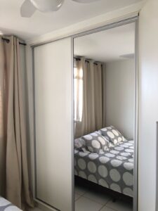 2° Quarto com cama e armario planejado